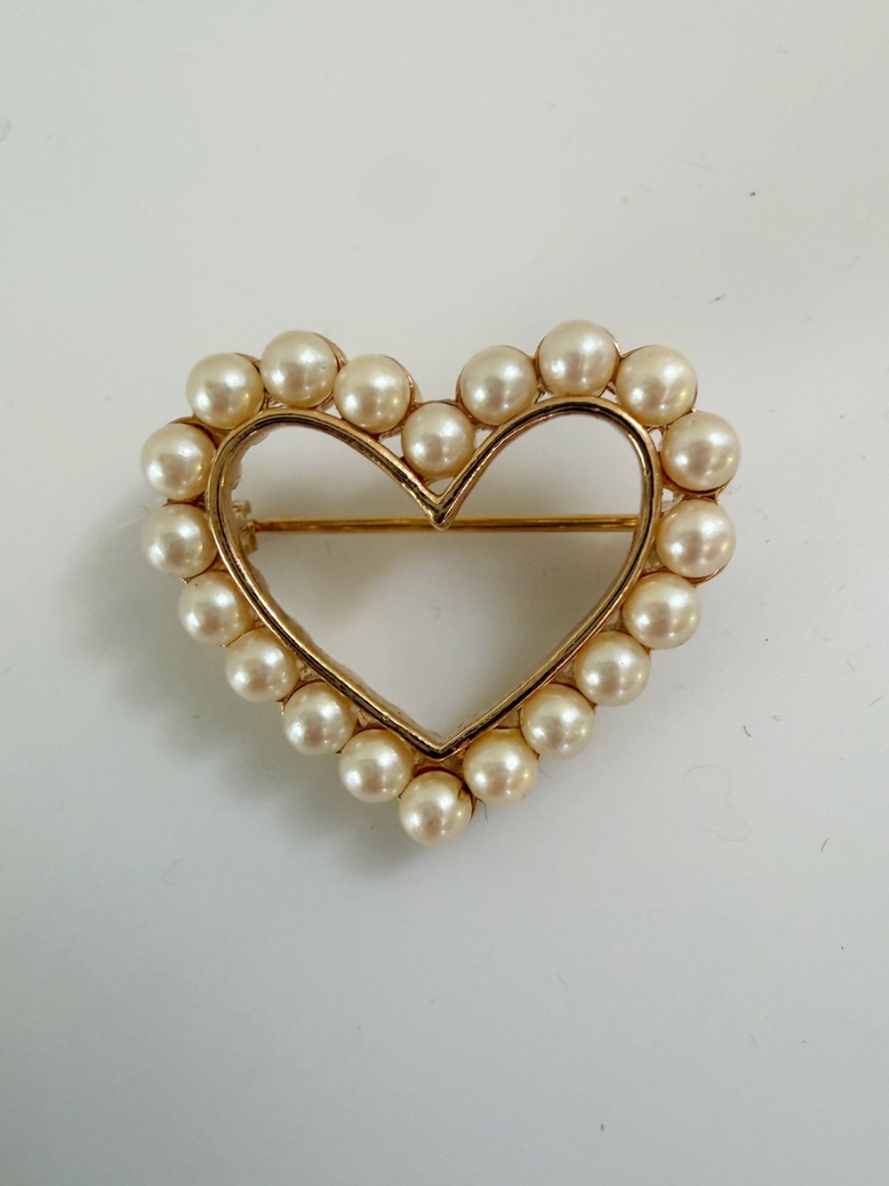 Vintage Monet Small Heart Gold Tone Pho Pearls Brooch Pin